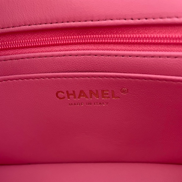 NWT 🩷 CHANEL 🩷 23P Pink Top Handle Mini with Light Gold Hardware - Picture 15 of 16